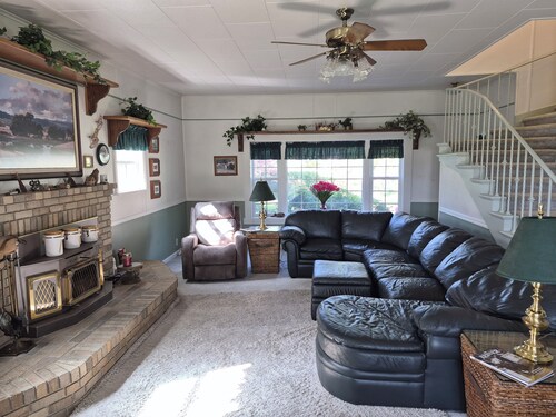 Nichols place, 4 bed ranch property. Grants Pass, Oregon
RV hookup available