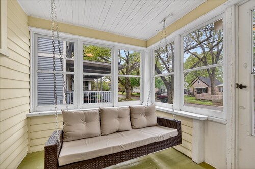 4 bed/2 bath, Relaxing, Seating for 8, Family Gathering location