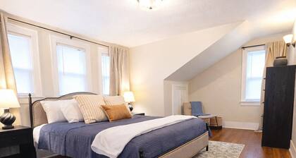 4 bed/2 bath, Relaxing, Seating for 8, Family Gathering location