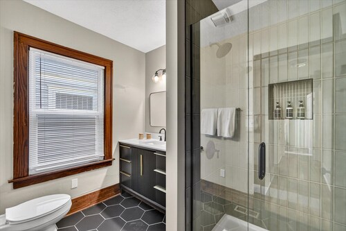 4 bed/2 bath, Relaxing, Seating for 8, Family Gathering location
