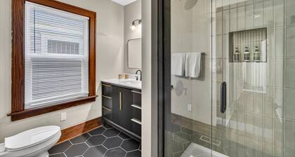 4 bed/2 bath, Relaxing, Seating for 8, Family Gathering location