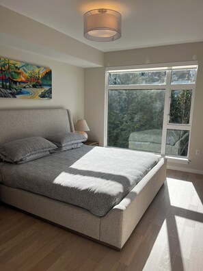 Room - West Coast Luxury 2BR Condo Near Cordova Bay Beach (Victoria)