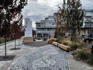 Exterior - West Coast Luxury 2BR Condo Near Cordova Bay Beach (Victoria)