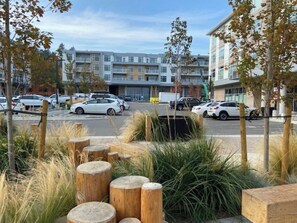 Property grounds - West Coast Luxury 2BR Condo Near Cordova Bay Beach (Victoria)