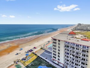 Beach - The Vista: Oceanfront studio~View~King bed~Pool~Gym (Daytona Beach)