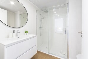 Shower, hair dryer, towels - AG PIRÁMIDE - only families (Playa de Gandía)
