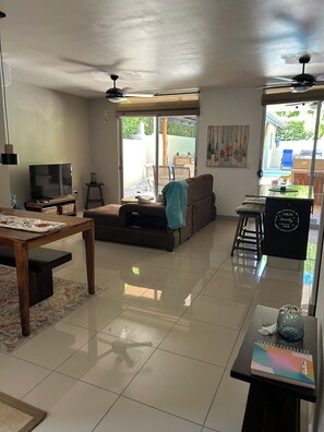 TV - Villa Feliz-great backyard/pool in Los Delfines Golf & Country Club, Costa Rica. (Tambor)