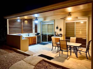 Outdoor dining - Villa Feliz-great backyard/pool in Los Delfines Golf & Country Club, Costa Rica. (Tambor)