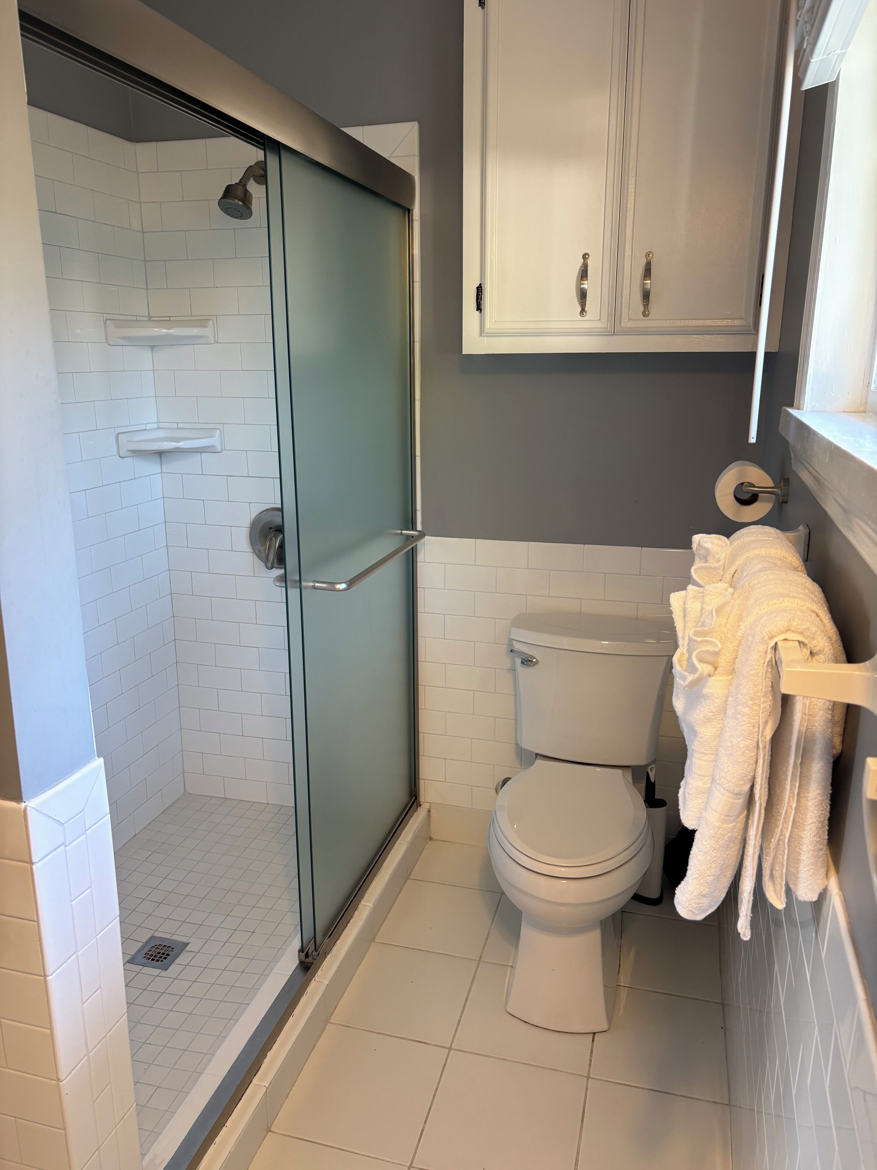 Dusche, Handtücher, Seife, Toilettenpapier