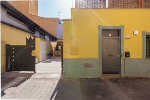 Exterior - Apartment with private garden and parking (10 minutes from the Colosseum) (Roma)