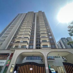 Exterior - AVÉRA stays - Gym + heated Pool + Parking + Gaming (Nairobi)