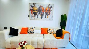 Smart TV, table football - AVÉRA stays - Gym + heated Pool + Parking + Gaming (Nairobi)