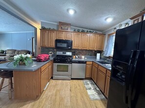 Private kitchen - Peaceful 3-bedroom house in charming Roscommon perfect for relaxing getaway (Roscommon)