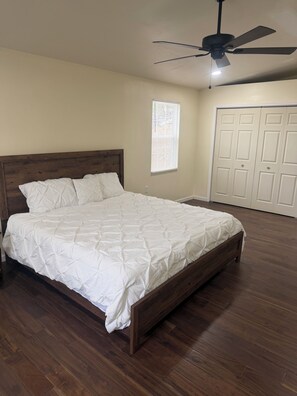 2 bedrooms, iron/ironing board, Internet, bed sheets - Superb 2-bedroom country house in charming Pittsburgh with AC (Pittsburgh)
