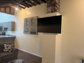 Interior - Superb 2-bedroom country house in charming Pittsburgh with AC (Pittsburgh)