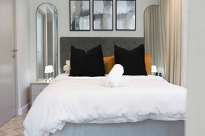Apartment, 2 Bedrooms - Stylish 1-br at Foreshore Place, Beach Access (Cape Town)