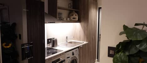 Apartment, 2 Bedrooms | Laundry