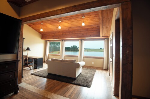 7BR Lake Cabin in Carrollton, Spacious, Private, Ideal for Work Retreats