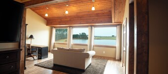 7BR Lake Cabin in Carrollton, Spacious, Private, Ideal for Work Retreats