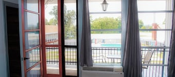 7 Gables Motel Burnside Near Somerset US 27