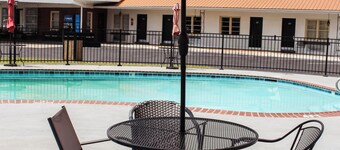 7 Gables Motel