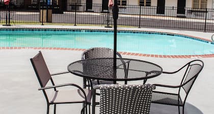 7 Gables Motel