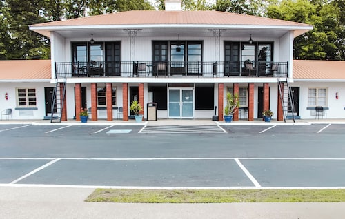 7 Gables Inn