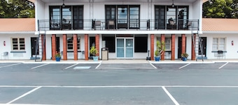 7 Gables Inn