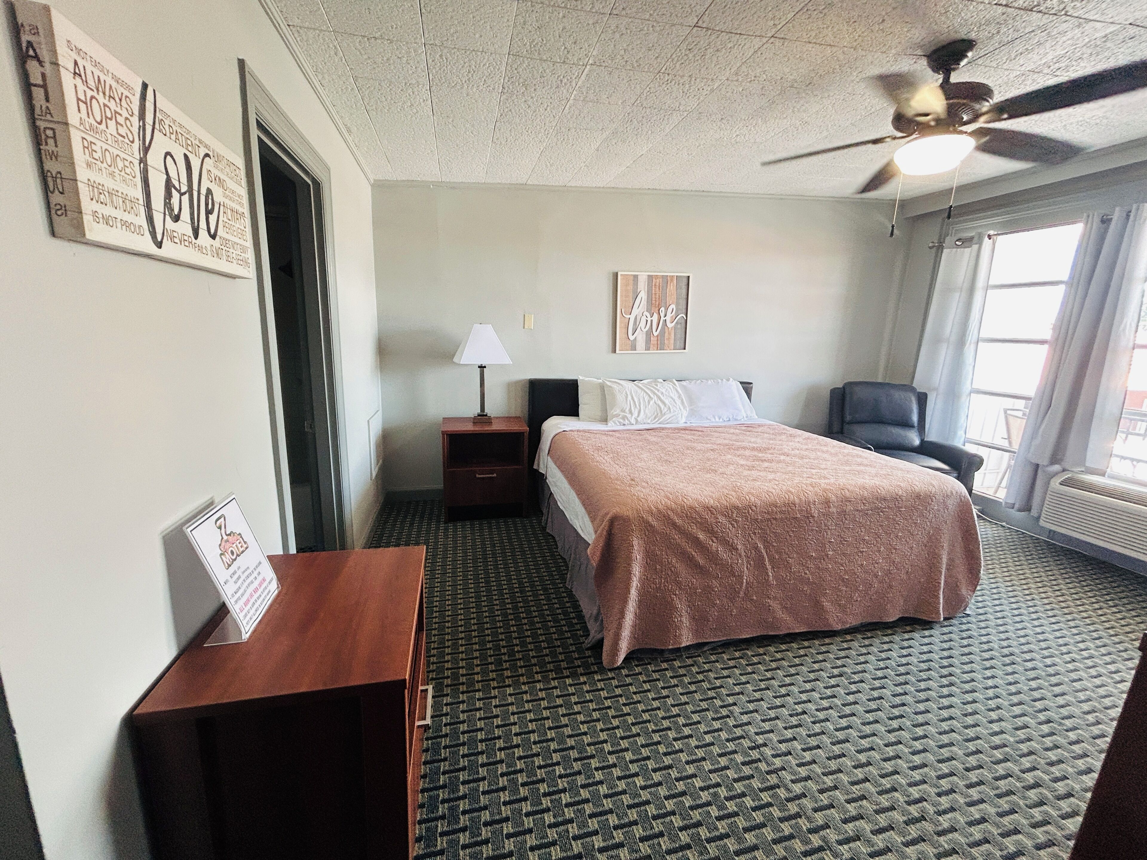 Room, 1 King Bed, Balcony | Desk, iron/ironing board, free WiFi, bed sheets