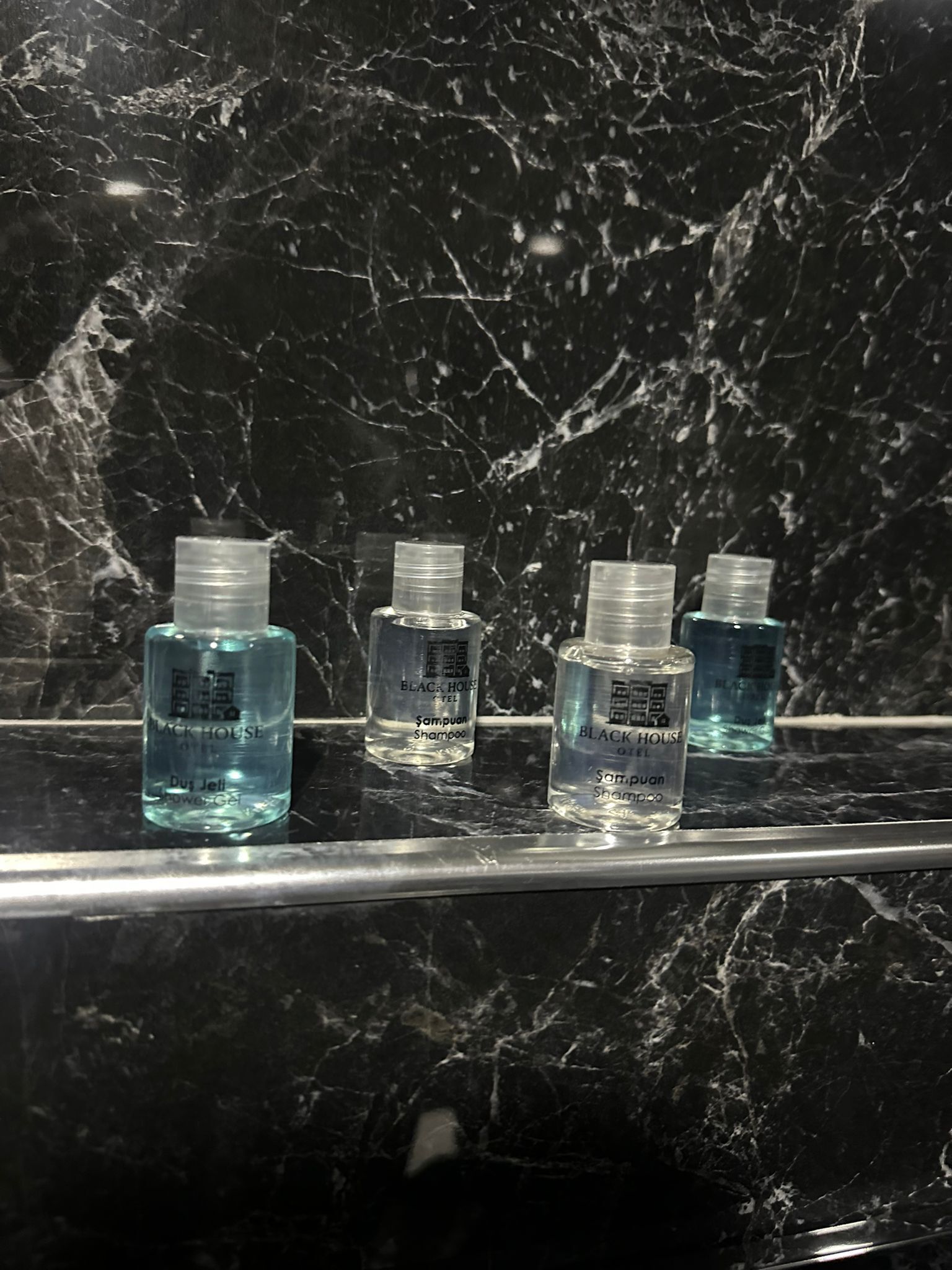 Deluxe Apartment, Balcony, Garden View | Bathroom amenities