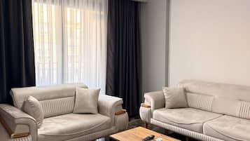 Appartamento Deluxe, balcone, vista giardino | Area soggiorno