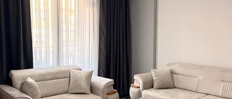 Appartement Deluxe, balcon, vue sur le jardin | Aire de séjour