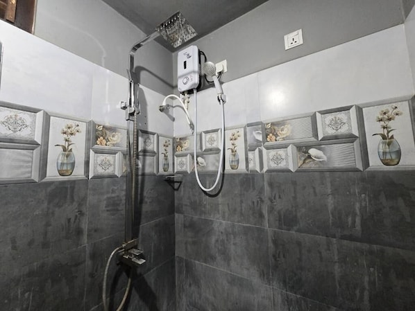 A bathroom with a shower, tiled walls, and decorative vases. - Ceylon resort wilpattu (Wilpattu)