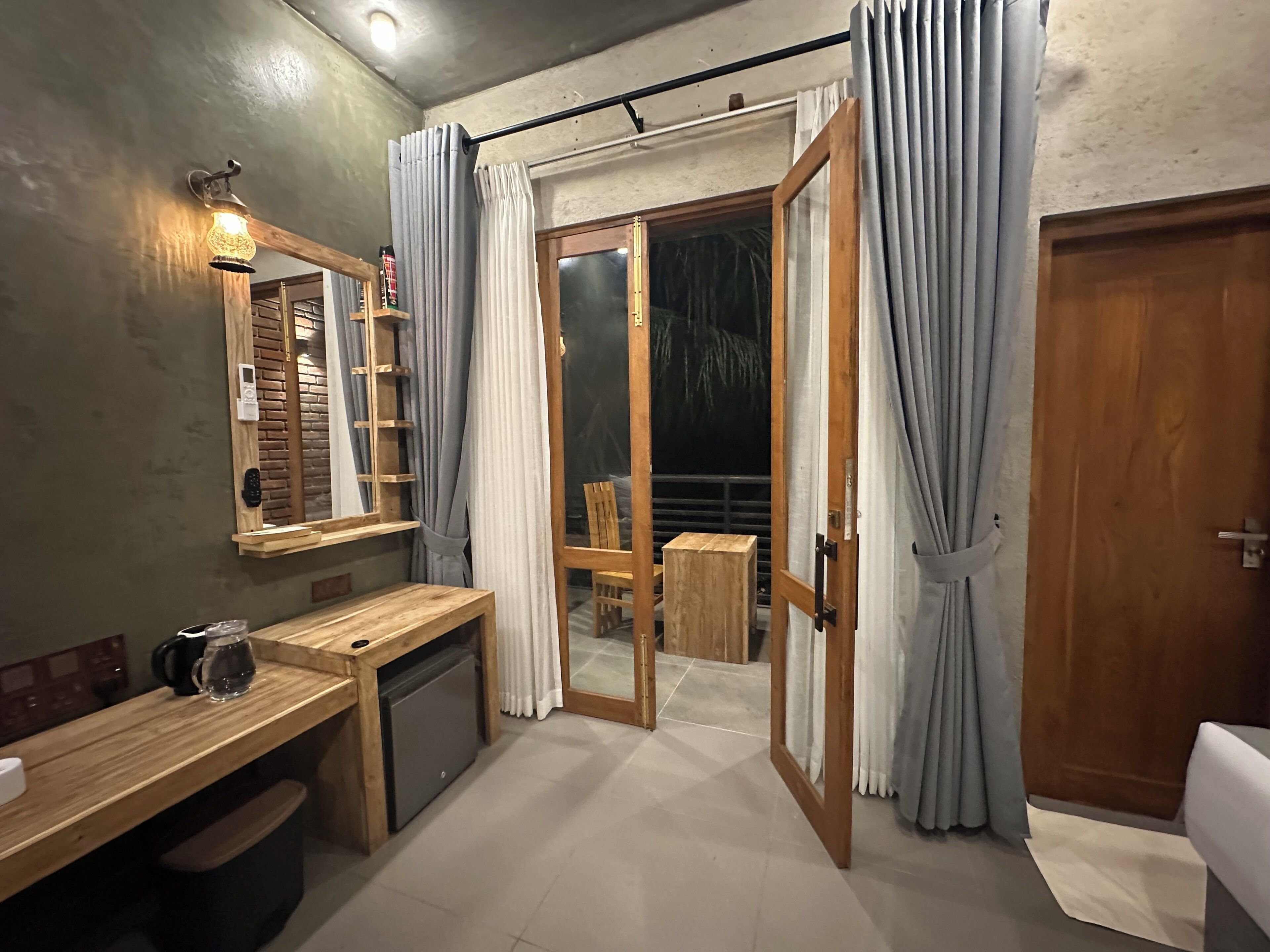 Deluxe Triple Room, Patio, Garden View | Interior