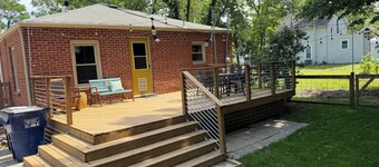 RETRO RETREAT, charming 3-bedroom house with AC in welcoming Lawrence