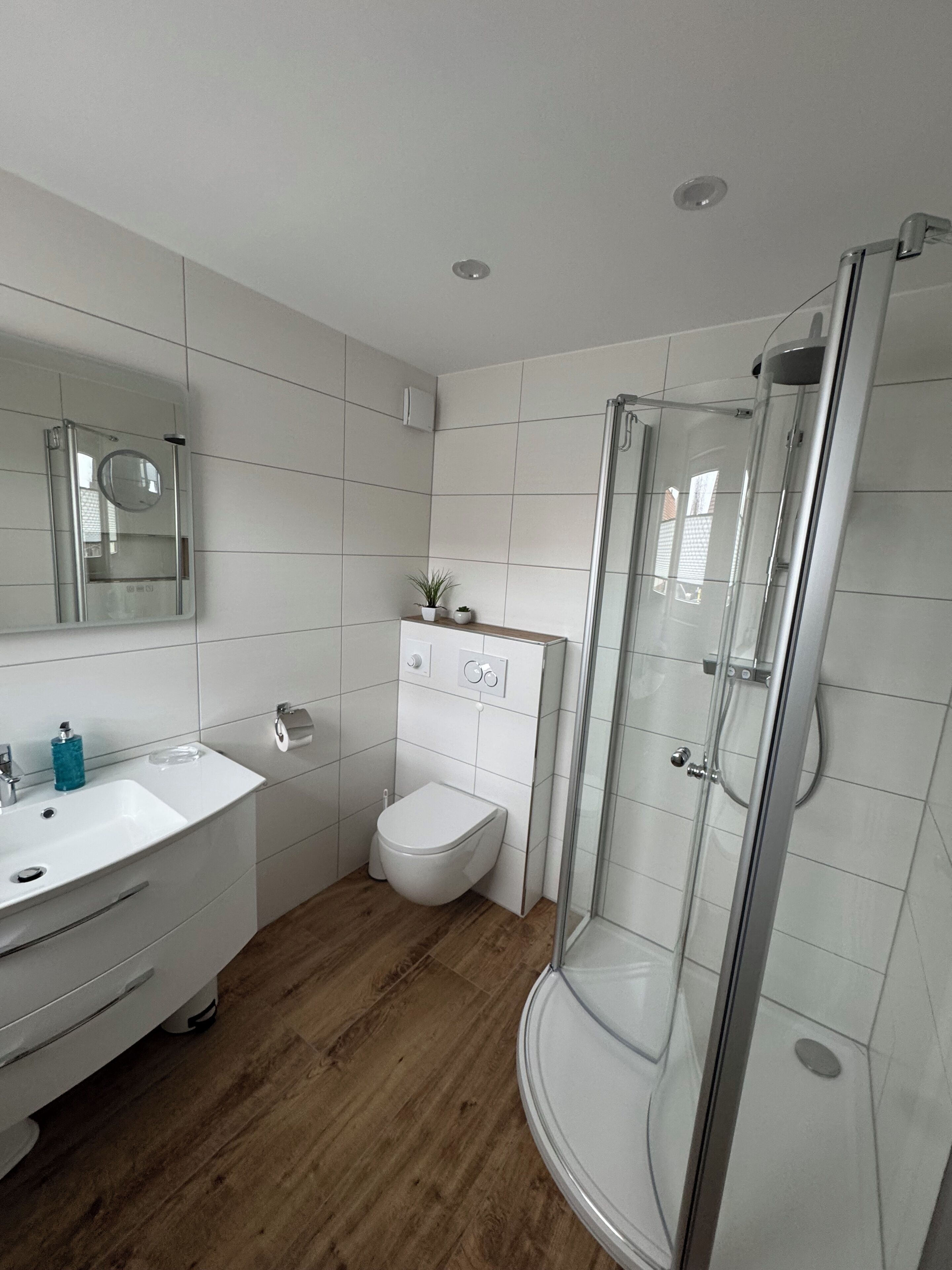 Dusche, Handtücher, Toilettenpapier