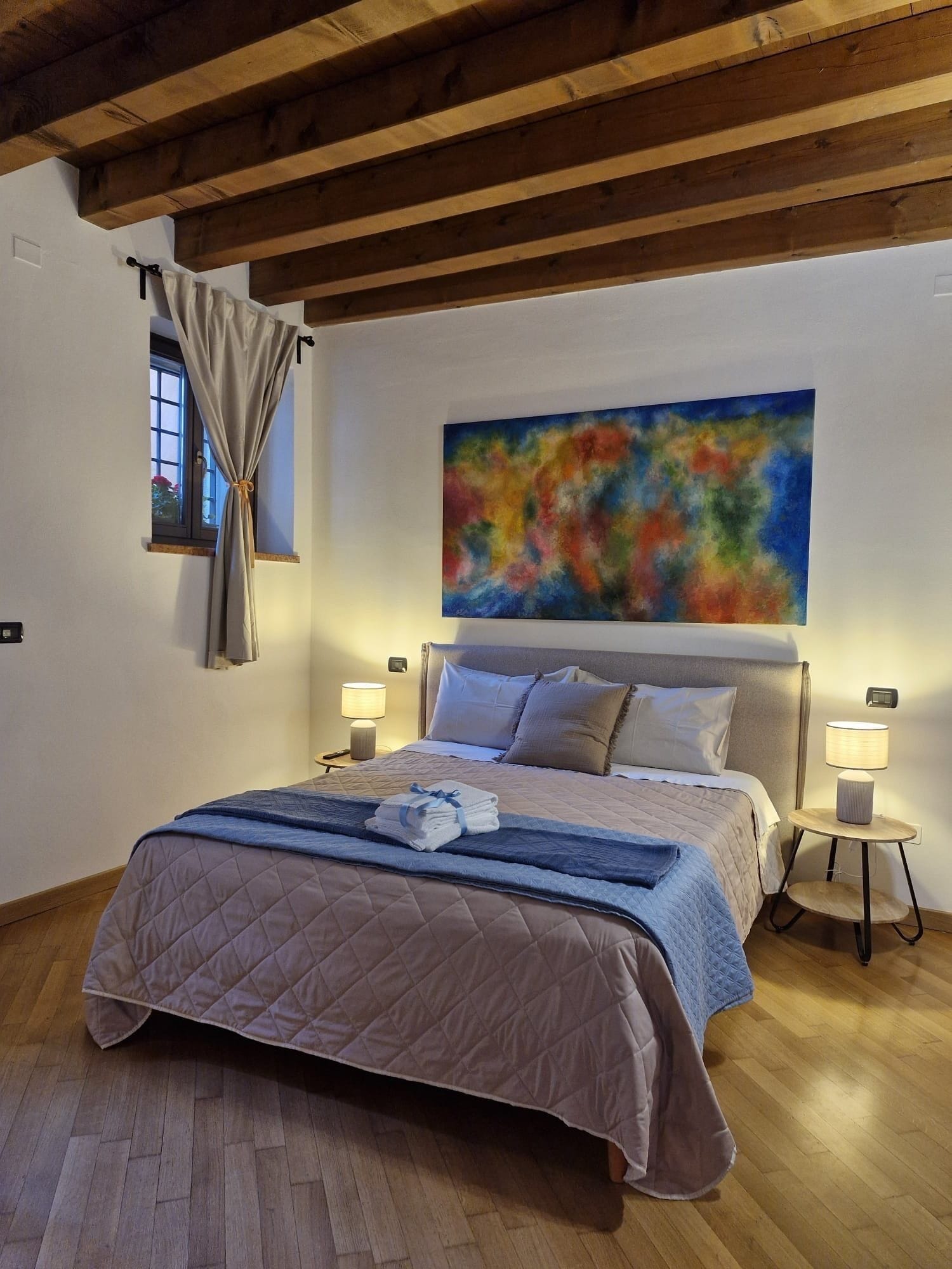 1 dormitorio, tabla de planchar con plancha, wifi y ropa de cama
