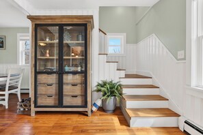 Interior - Harbor Hideaway: Water views in Boothbay (Boothbay)