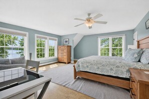 2 bedrooms, internet, bed sheets