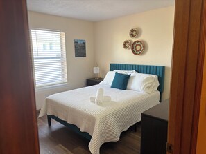 3 bedrooms, iron/ironing board, WiFi, bed sheets - Desert Charm Retreat with Pool Table in NE Heights (Albuquerque)