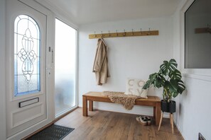 Interior - Penrhos Walks modern & spacious 4 bed detached close to Penrhos Nature reserve (Penrhoslligwy)