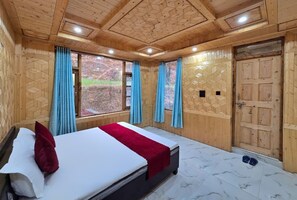 Deluxe Double Room, Balcony, Mountain View - Nambardaar Homestay (Fagu)