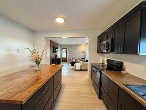 Private kitchen - Cozy Oasis Located 15 min from Penn State University (Port Matilda)