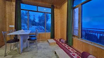 Deluxe dubbelrum - balkong - utsikt mot bergen | Interiör