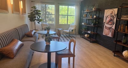 White Rock Lake Retreat - Pool -Walk to Trails-2BR