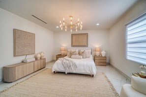 Room - Cozy Modern Villa - Heated Pool & Spa - BBQ - Water View (Cape Coral)