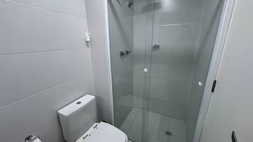 Basic Apartment | Bathroom