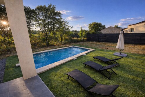 Maison neuve avec piscine privée