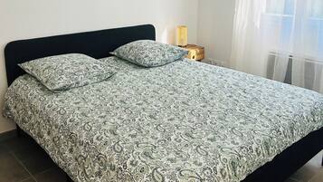 2 chambres, fer et planche à repasser, lit parapluie, Wi-Fi gratuit