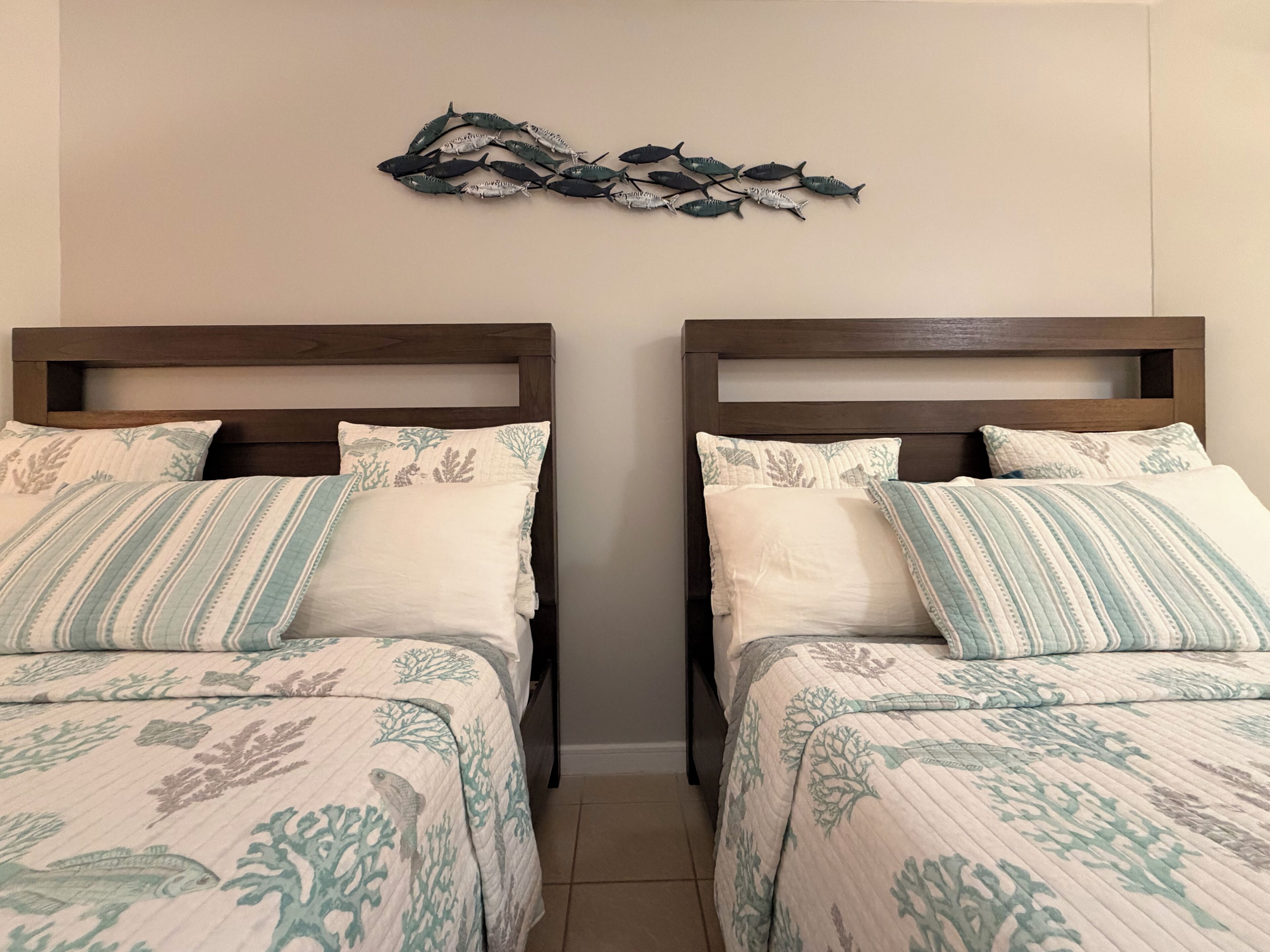 2 bedrooms, desk, iron/ironing board, WiFi